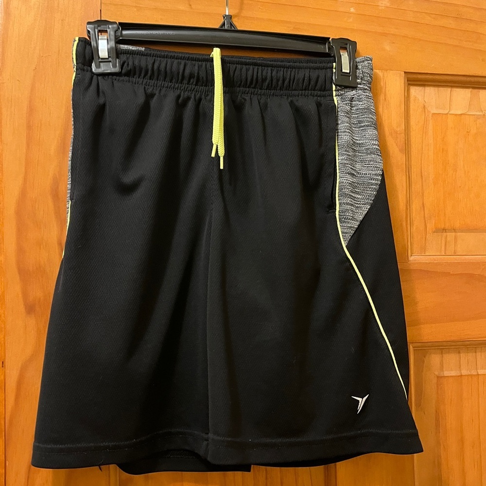 Old Navy Boys size large active shorts.